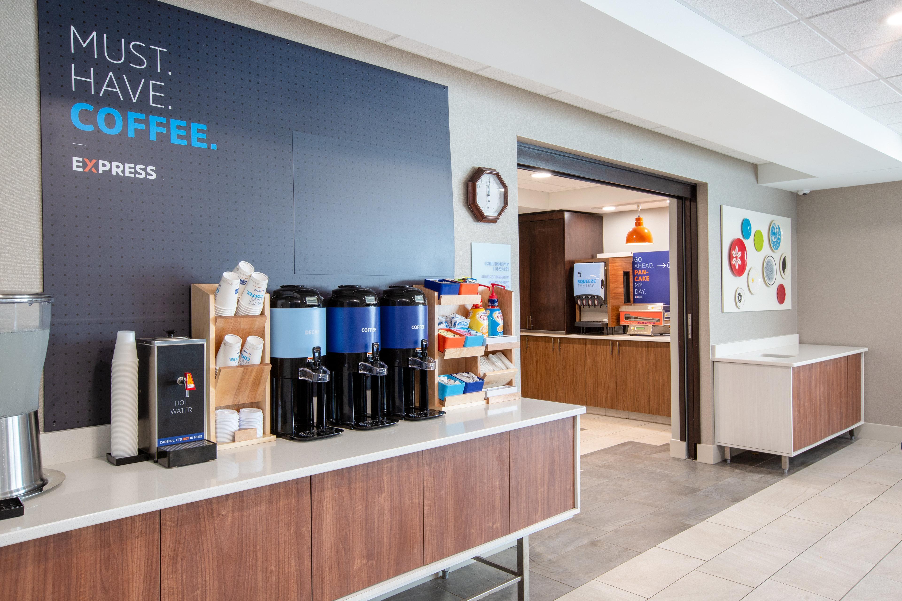 Holiday Inn Express Hotel & Suites Columbus By Ihg Exterior foto