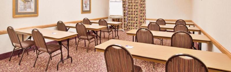 Holiday Inn Express Hotel & Suites Columbus By Ihg Exterior foto